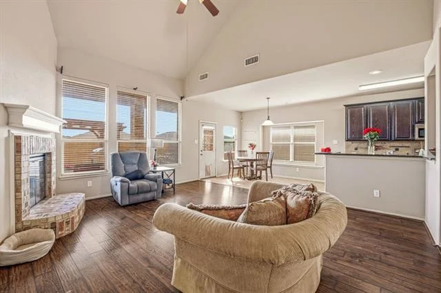 Photo of 409 Crown Oaks Drive