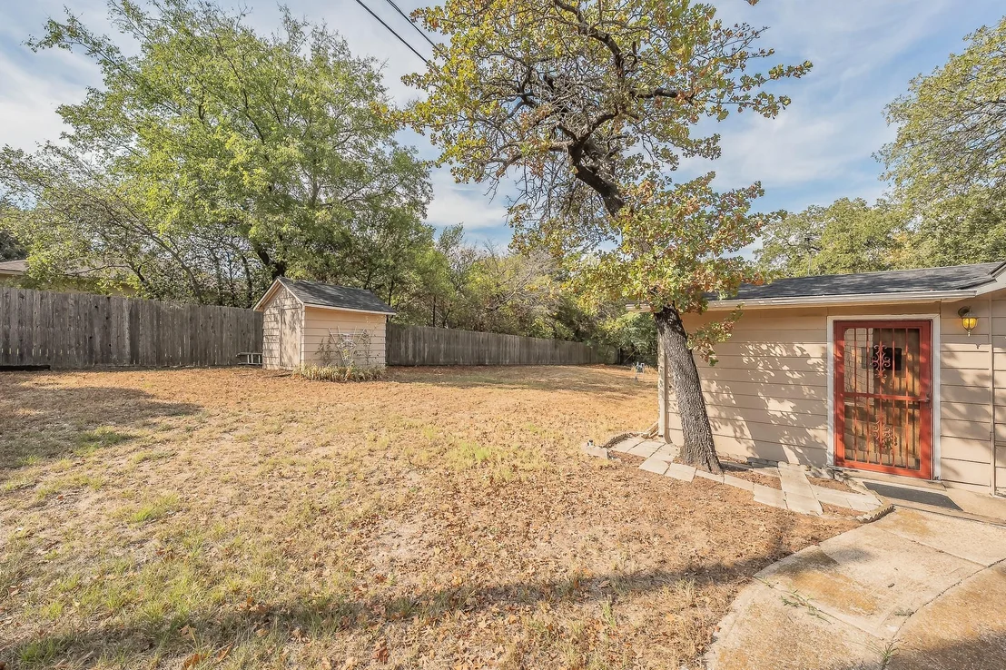 Photo of 1812 Highland Drive E