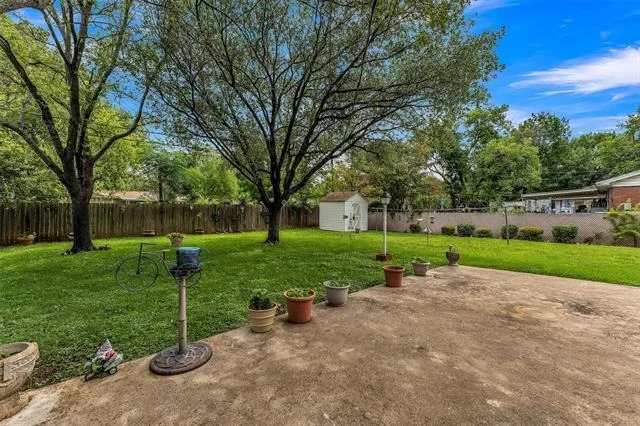 Photo of 1325 Royal Oaks Drive