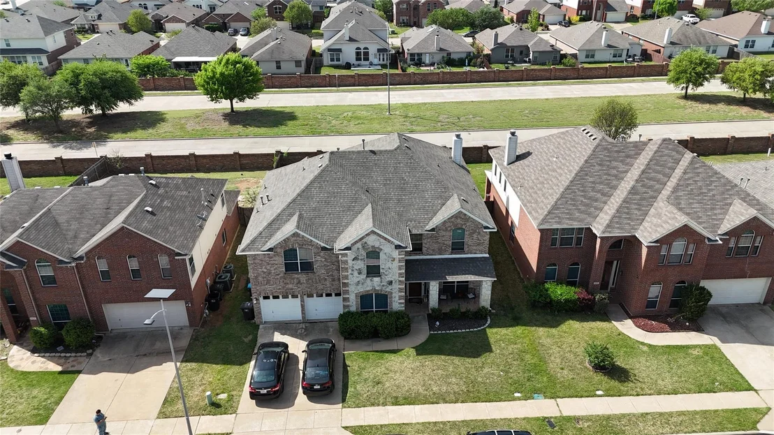 Photo of 421 Roundrock Lane