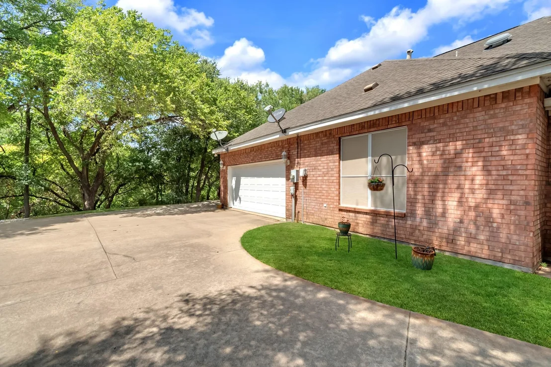 Photo of 18 Red Bluff Court