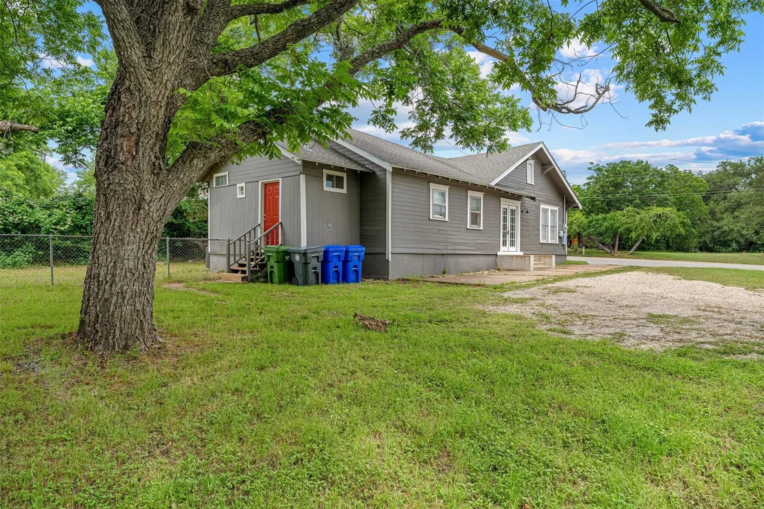Photo of 512 Herring Avenue