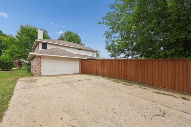 Photo of 828 Rockefeller Lane
