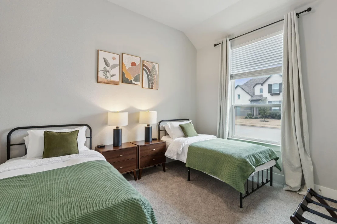 Photo of 1104 Holcombe Drive