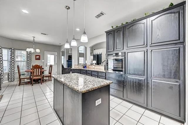 Photo of 851 Bridle Path