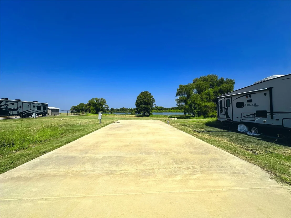 Photo of 5086 Waterfront Road