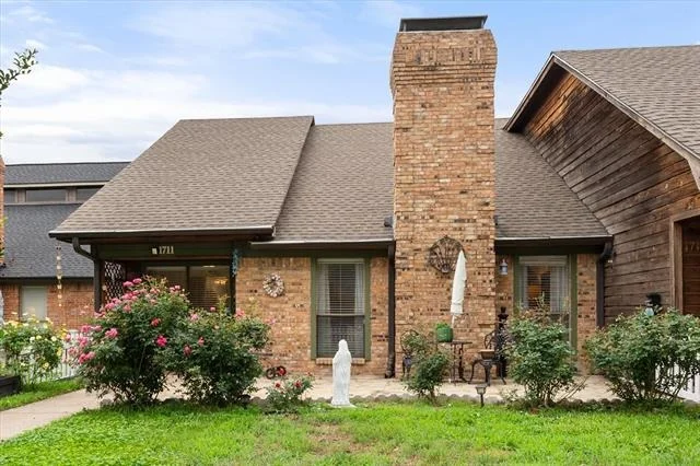 Photo of 1711 Clearbrook Lane