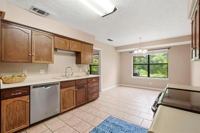 Photo of 116 Greentree Cir