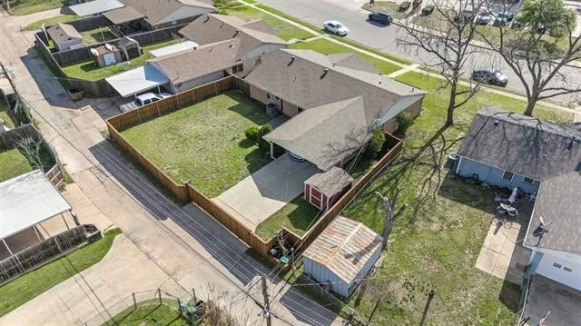 Photo of 2425 Larchmont Drive