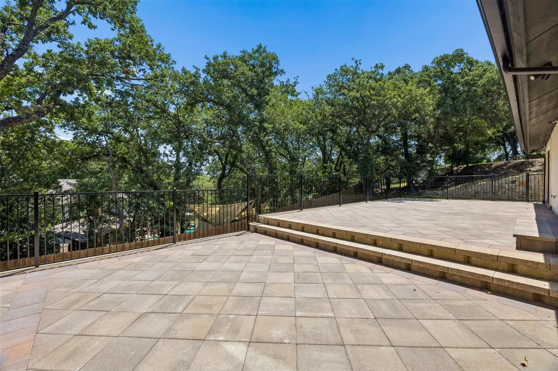 Photo of 2401 Chimney Hill Drive