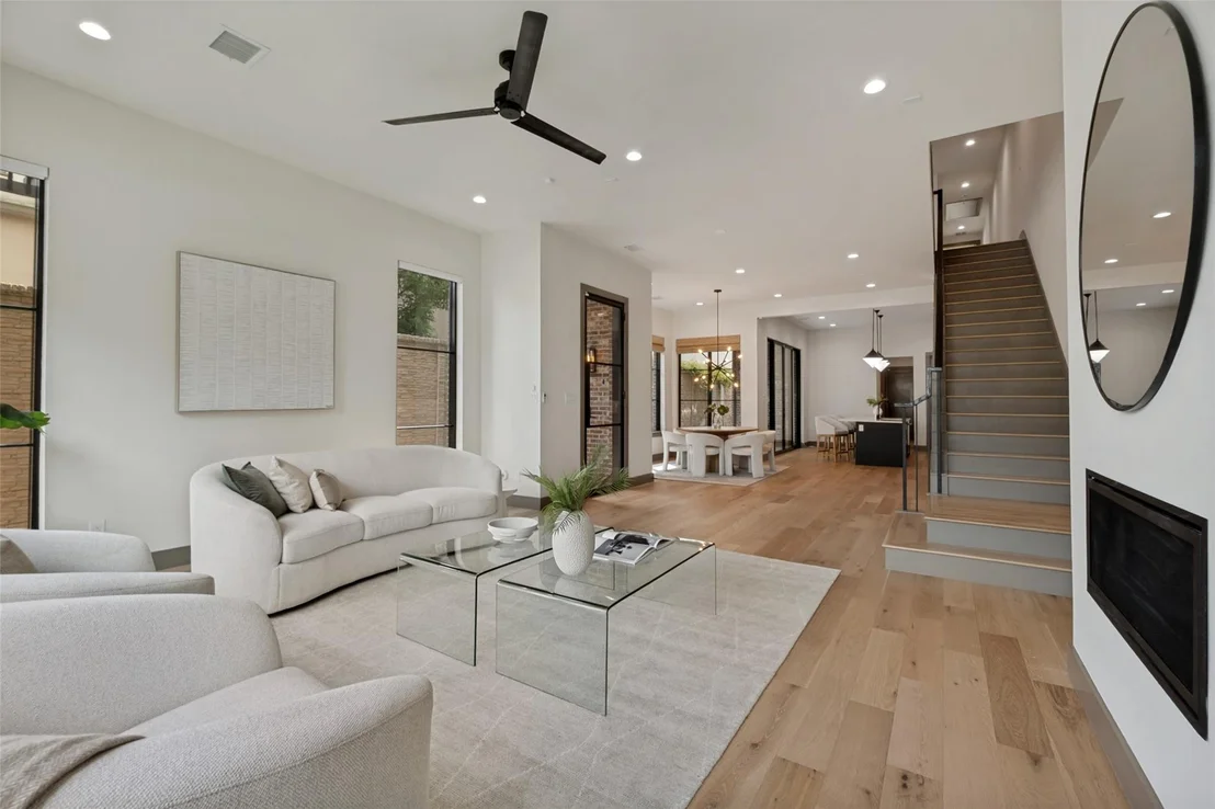 Photo of 3716 W Beverly Drive