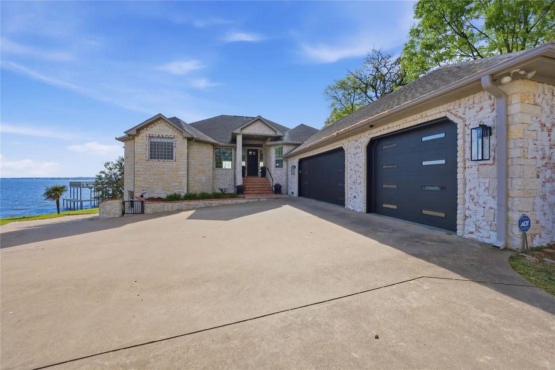 Photo of 1617 Maple Drive