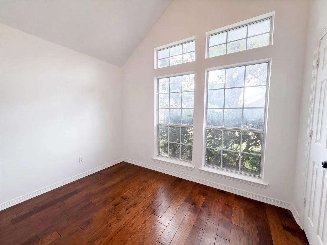 Photo of 1623 W Pleasant Drive