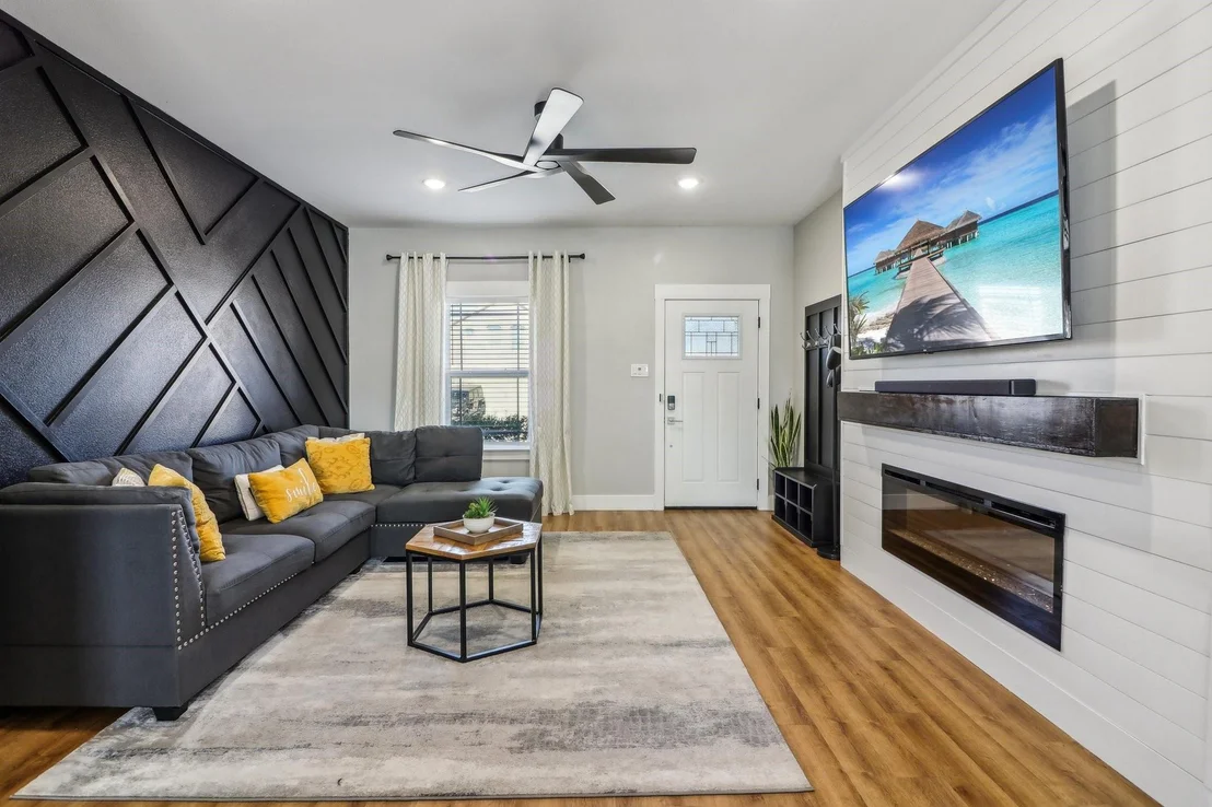 Photo of 6165 River Pointe Drive