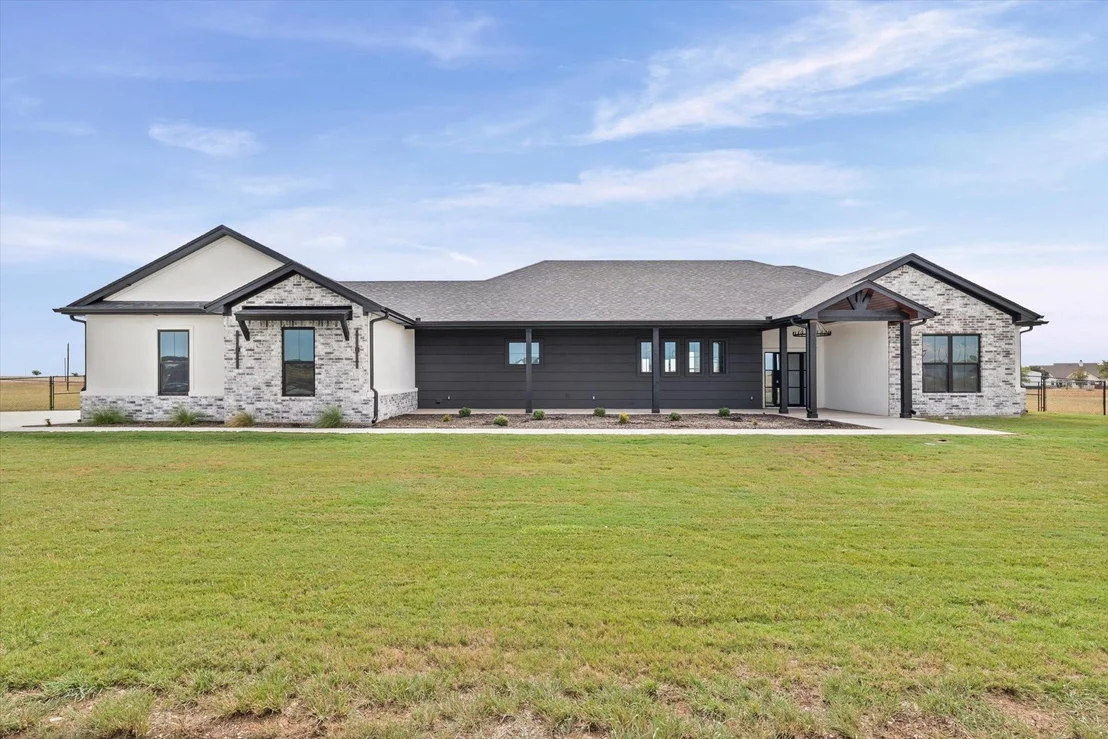 Photo of 611 Willow Moon Ranch