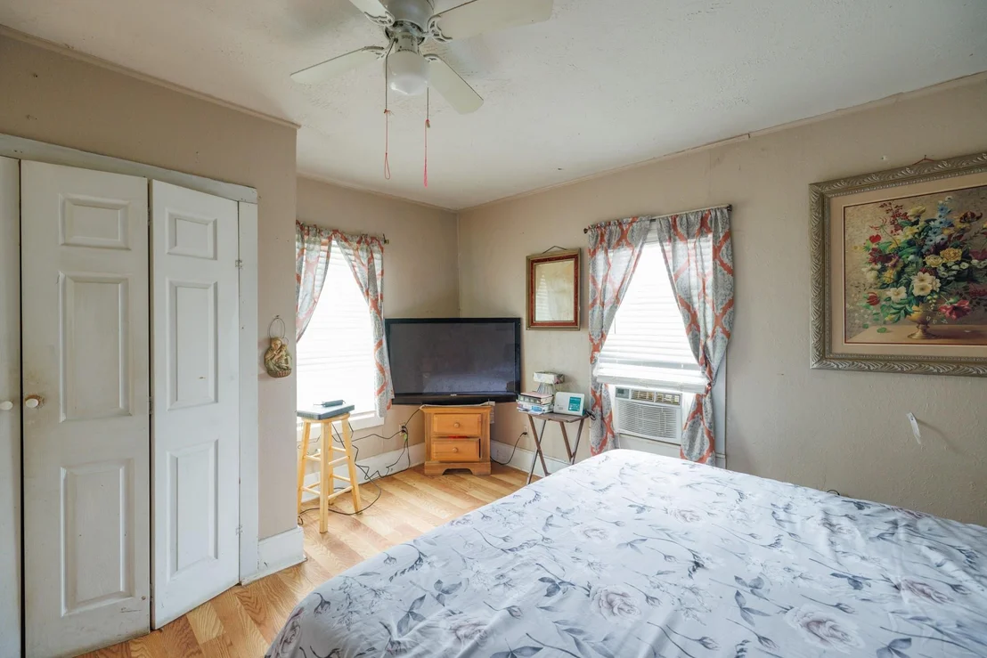 Photo of 308 W 5th Street