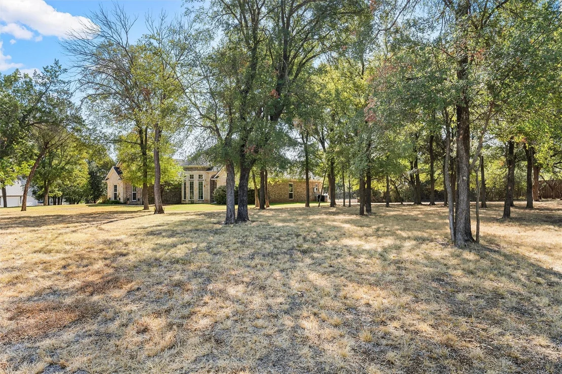 Photo of 580 Whispering Oaks