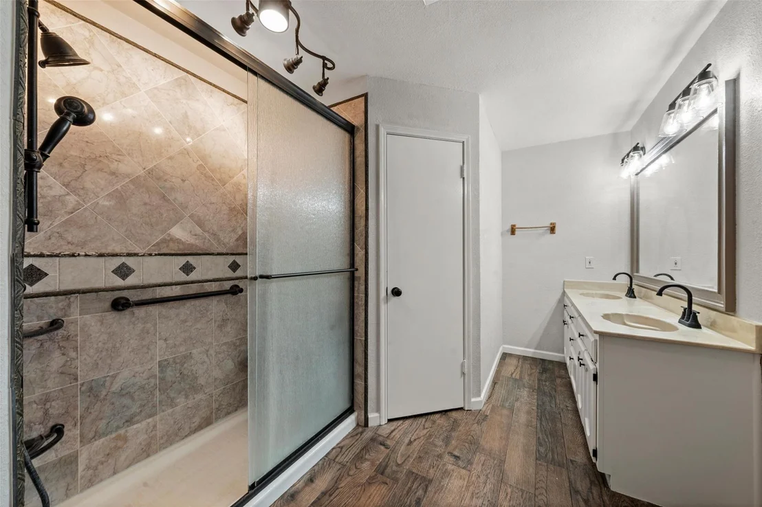 Photo of 812 Regina Drive