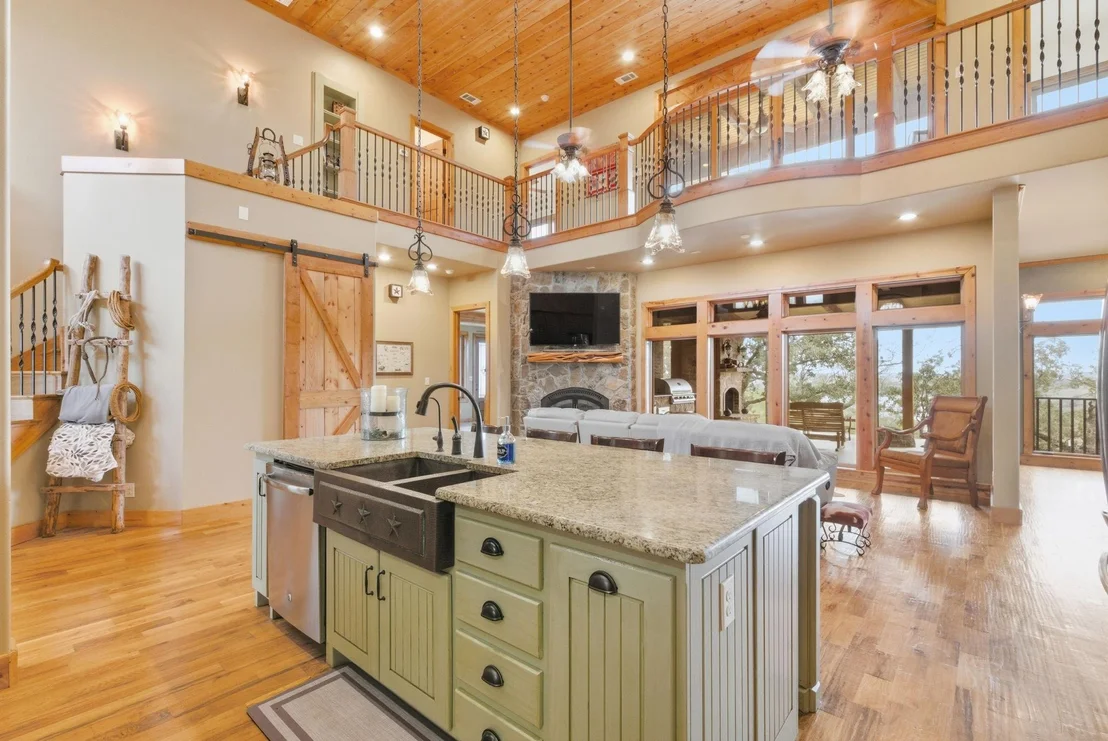 Photo of 735 Gresham Lane