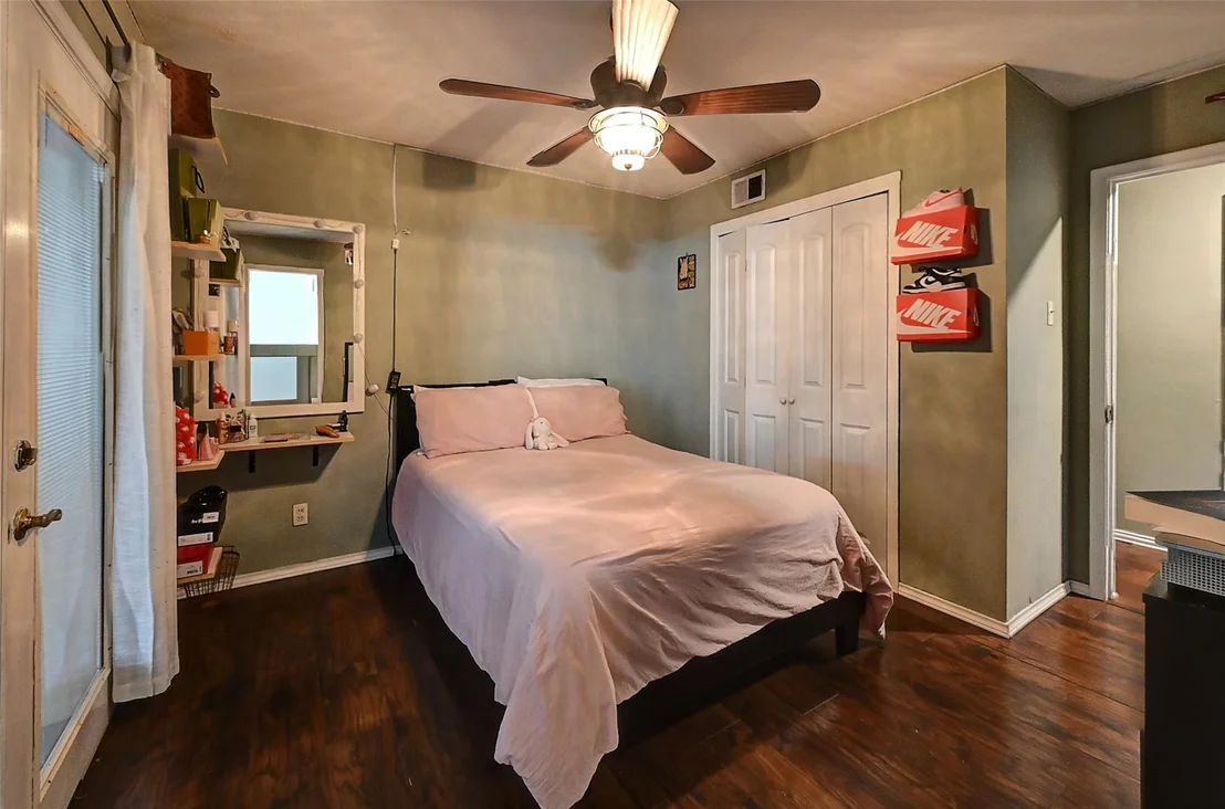 Photo of 3262 Camelot Drive