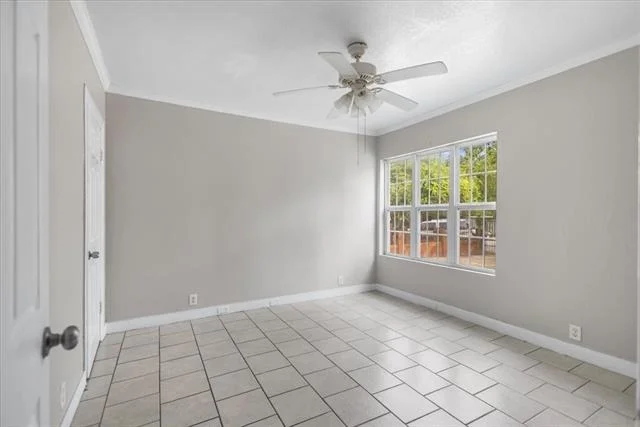Photo of 917 W Shaw Street