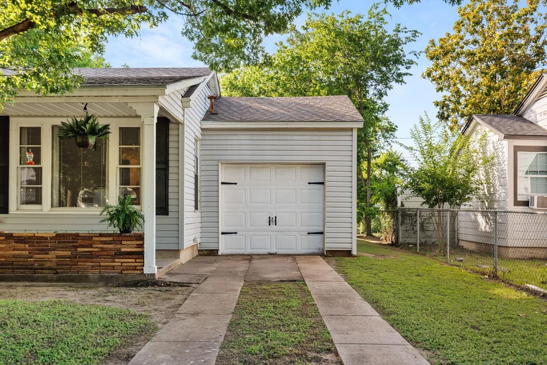 Photo of 2921 Summer Avenue