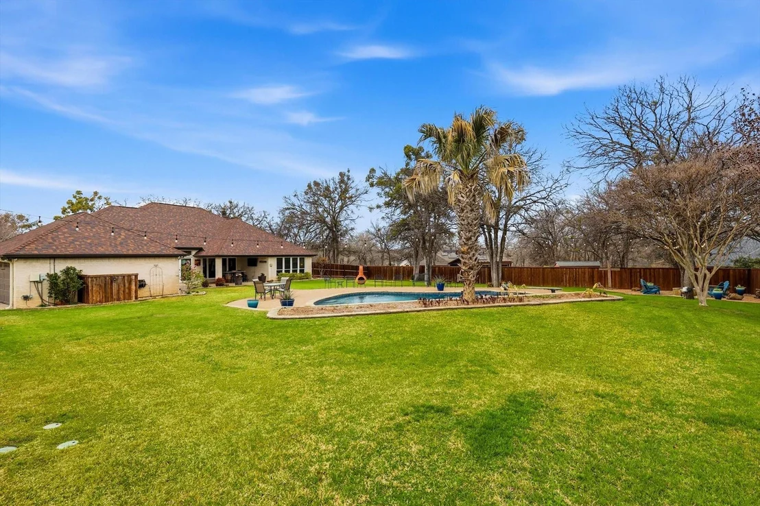 Photo of 312 Lakeside Oaks Circle
