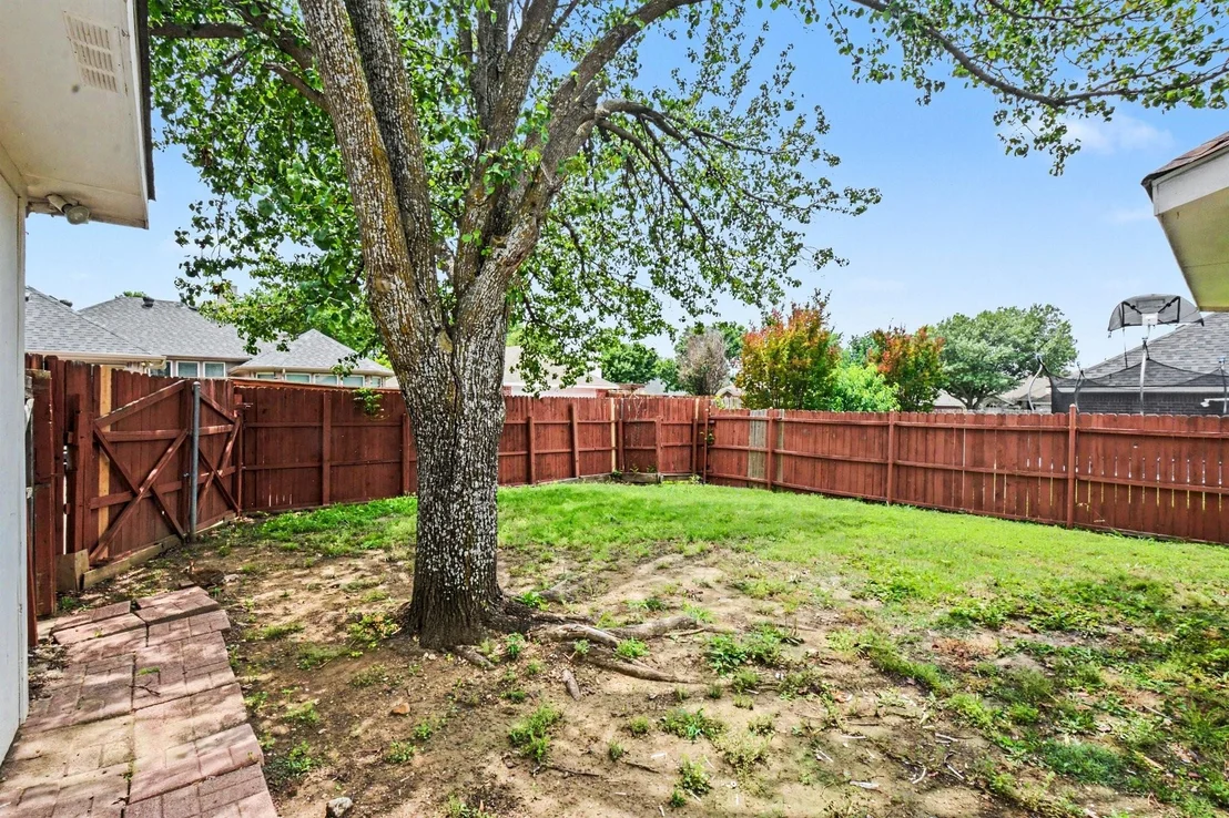 Photo of 9901 Queens Road