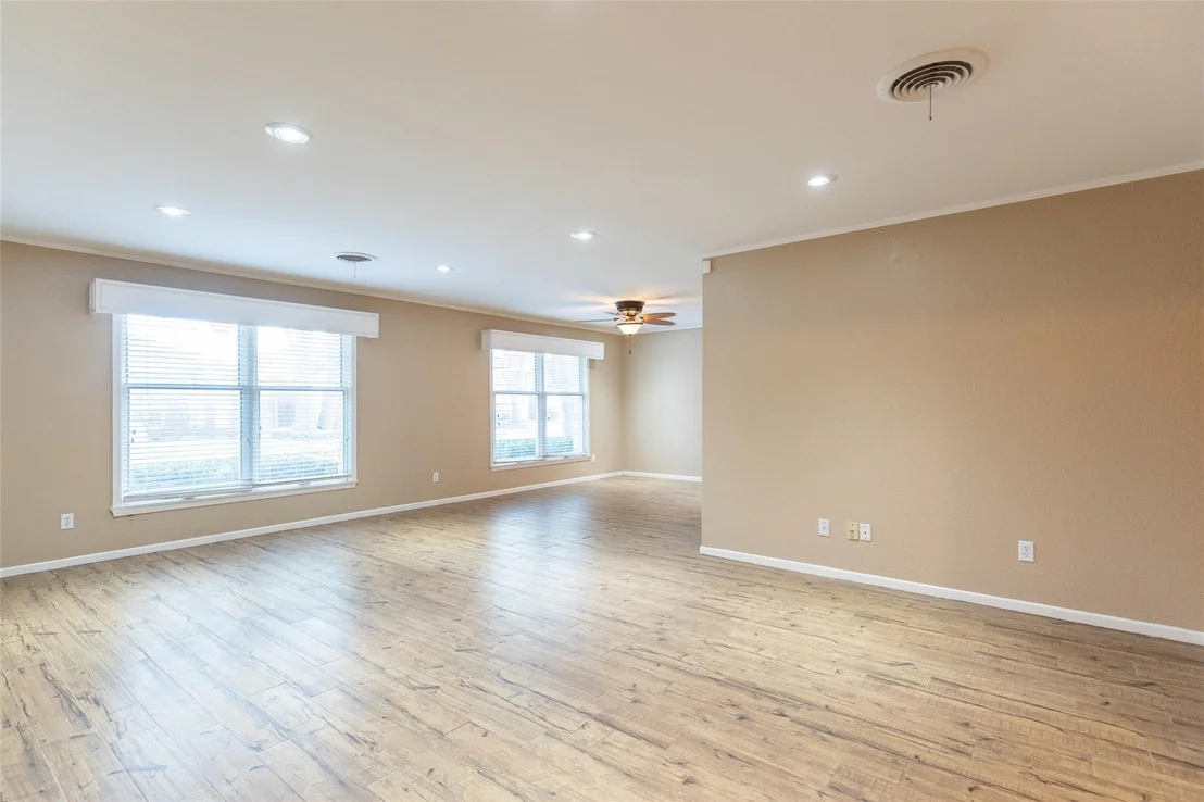 Photo of 55 Surrey Square