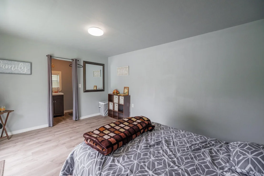 Photo of 308 W 5th Street