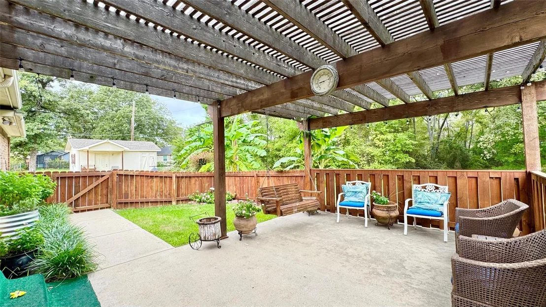 Photo of 115 Meadowood Road
