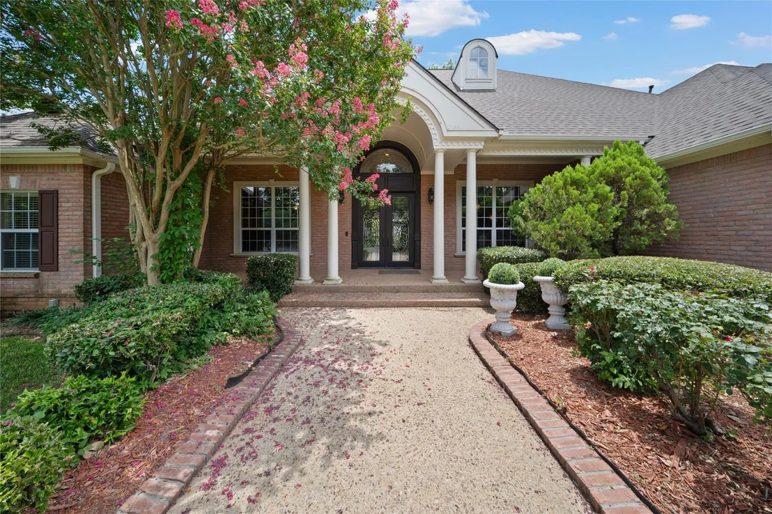 Photo of 7402 Hollytree Drive