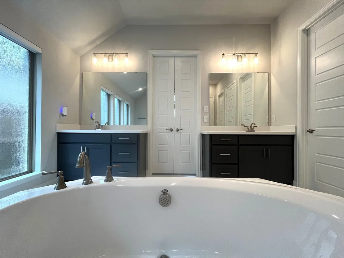 Photo of 2834 Midlake Drive
