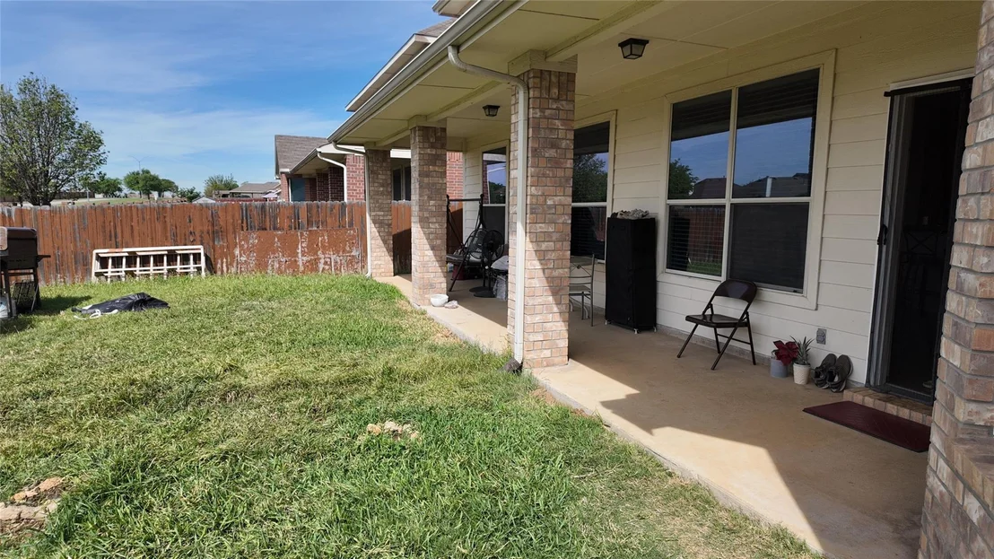Photo of 421 Roundrock Lane