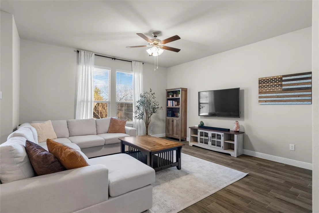 Photo of 5525 Round Hill Road