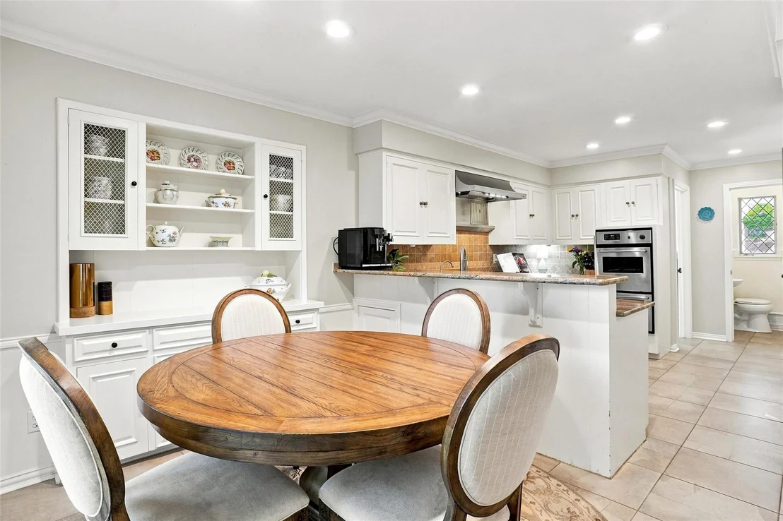 Photo of 933 Blue Lake Circle