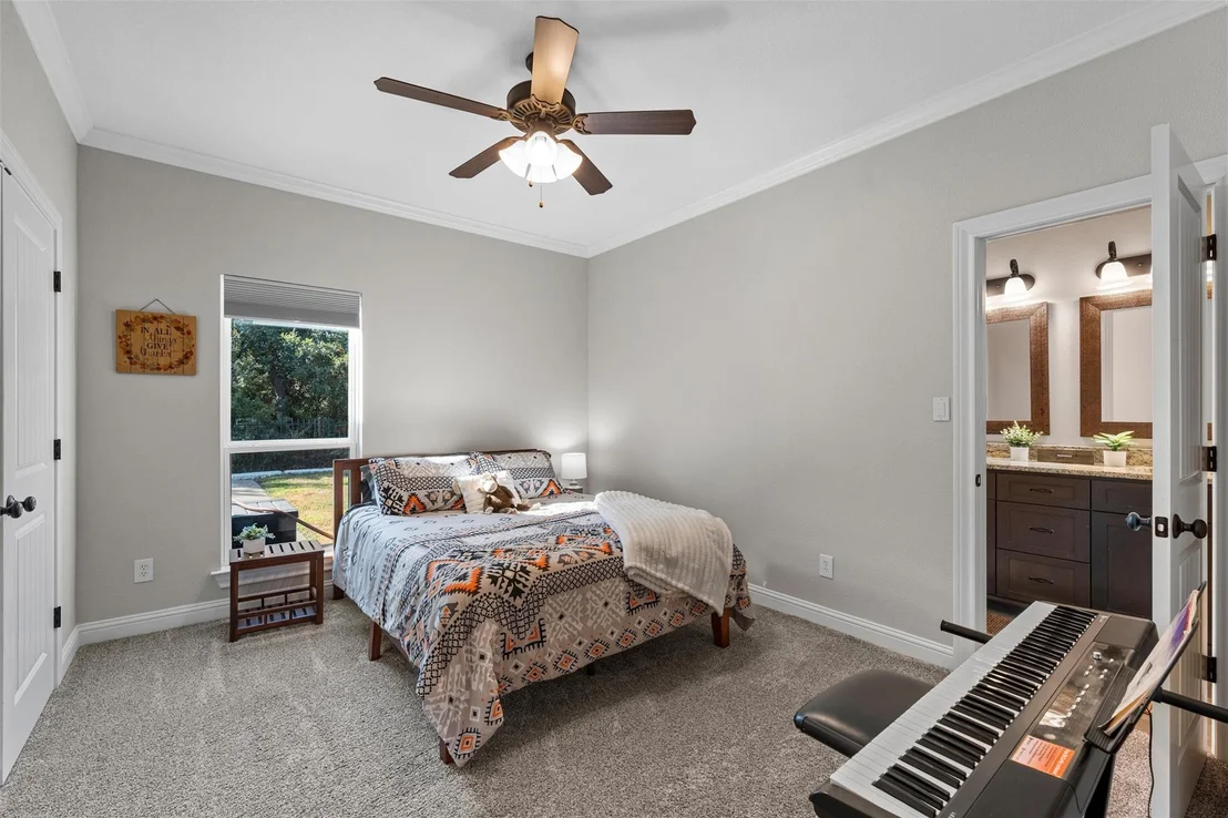 Photo of 580 Whispering Oaks