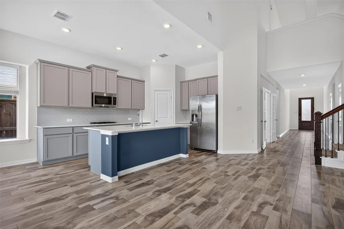 Photo of 729 Lombard Lane
