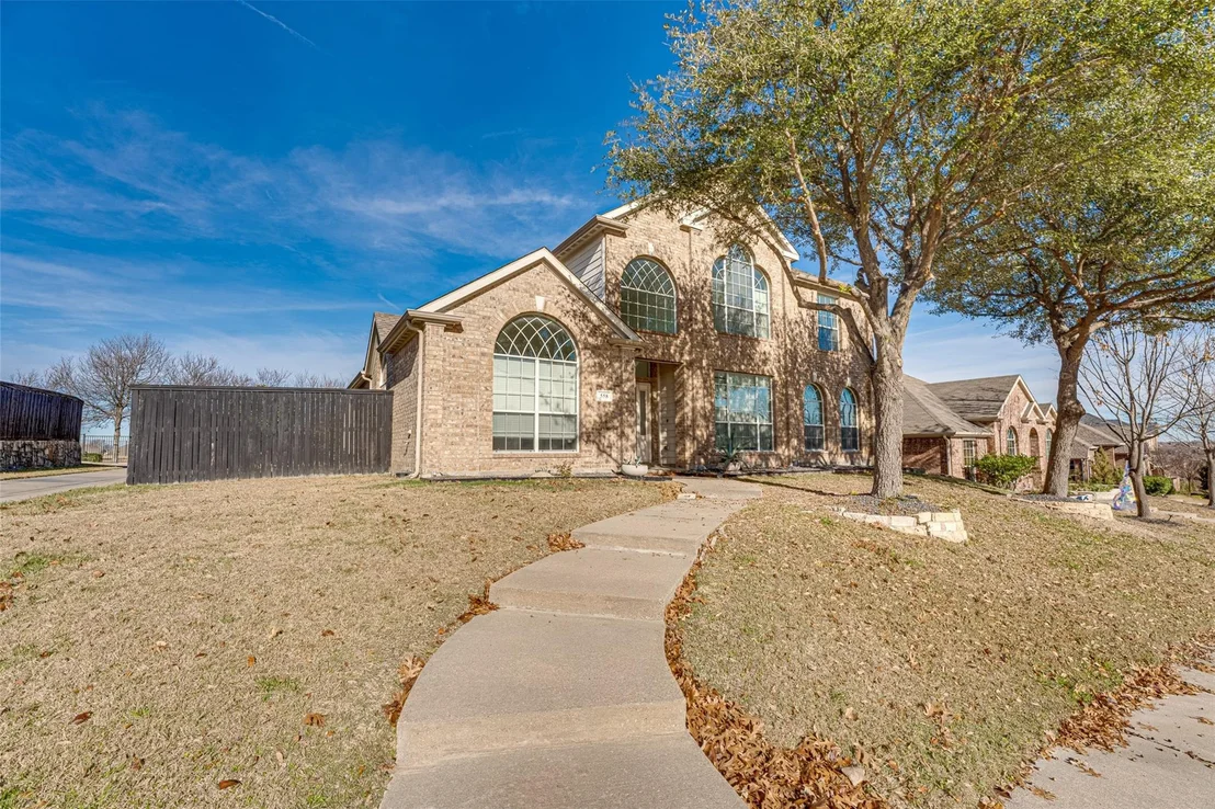 Photo of 558 Presidio Drive