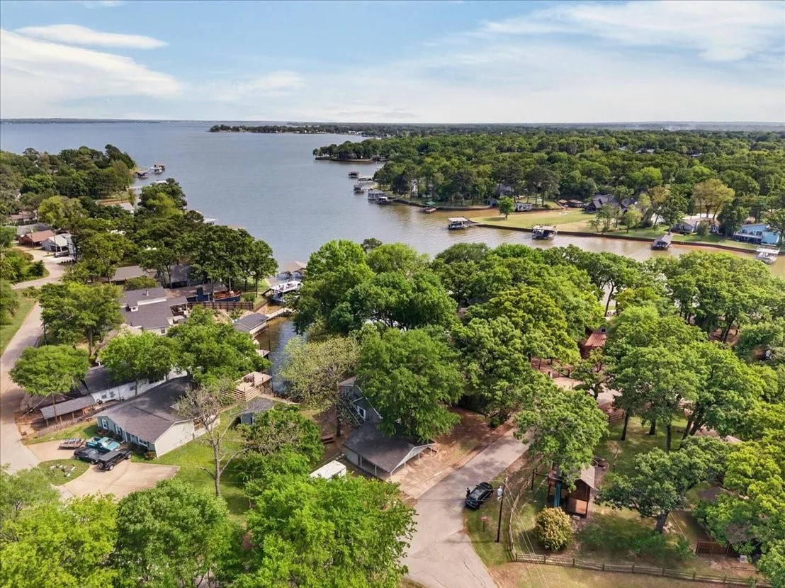 Photo of 1529 Oak Shore Drive
