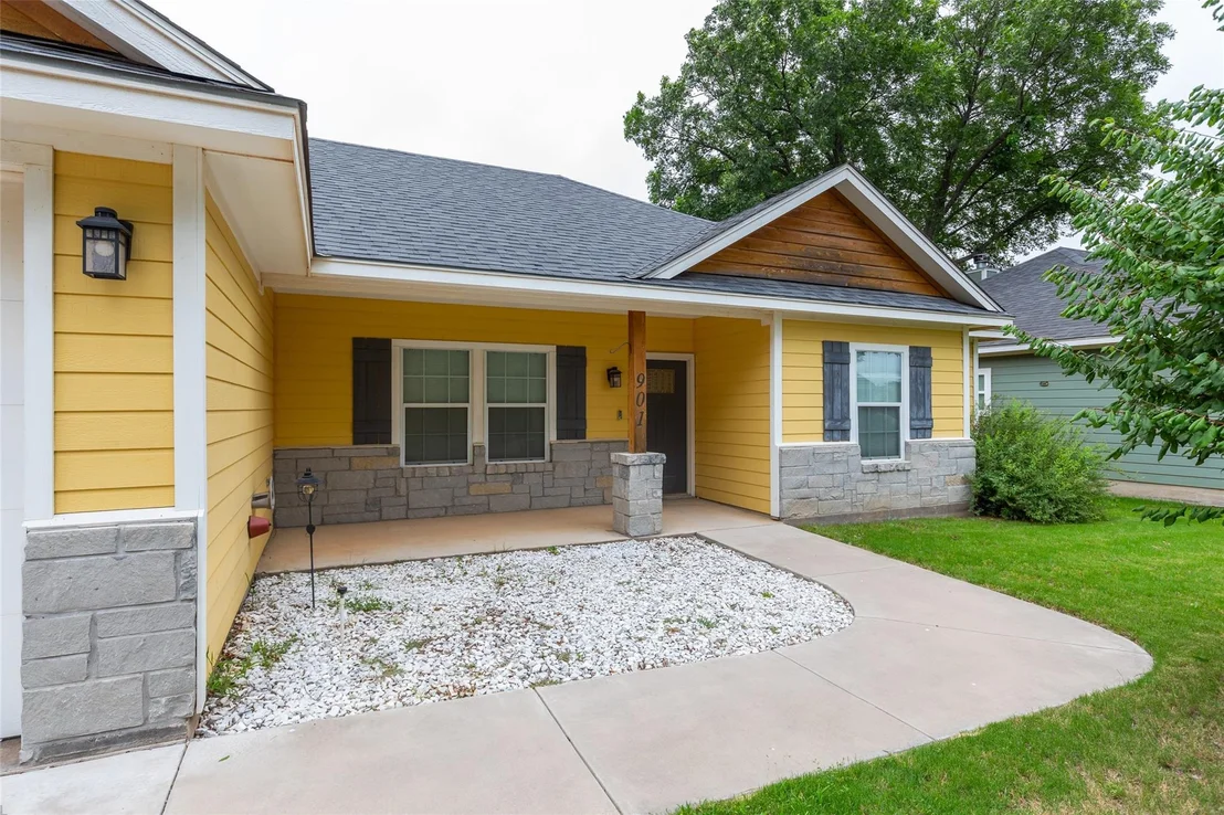 Photo of 901 Kelley Lane