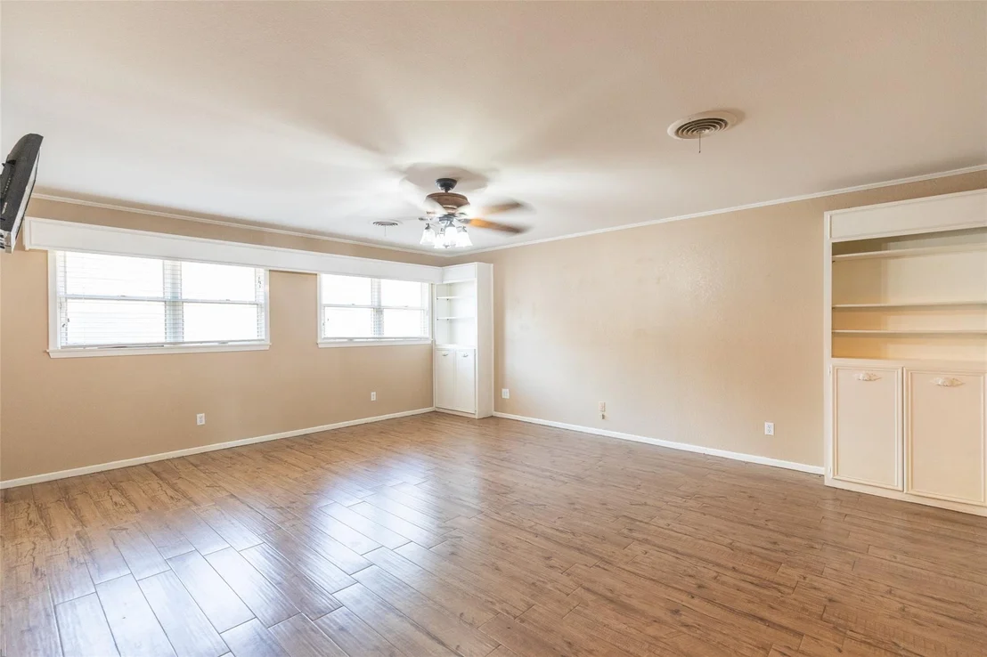 Photo of 55 Surrey Square