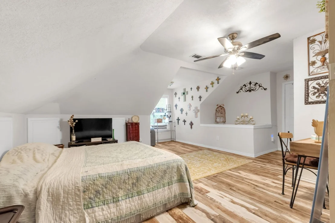Photo of 18 Red Bluff Court