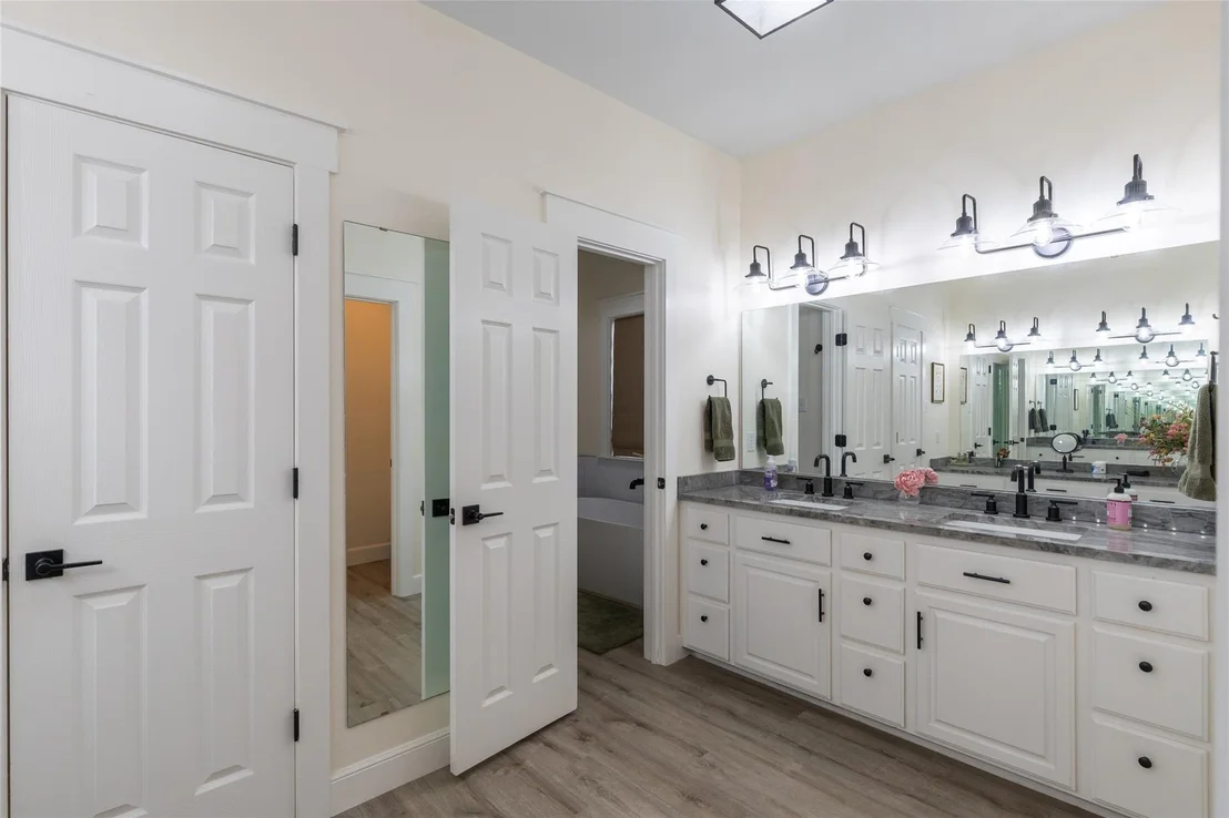 Photo of 582 Clark Road