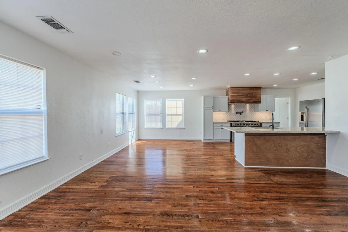 Photo of 688 Private Road 1152