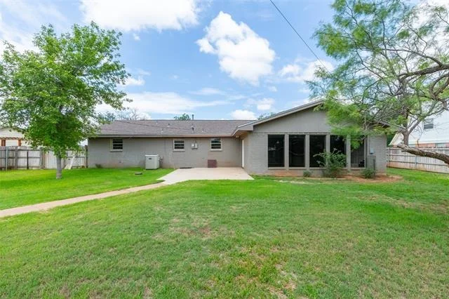 Photo of 819 Avenue Q