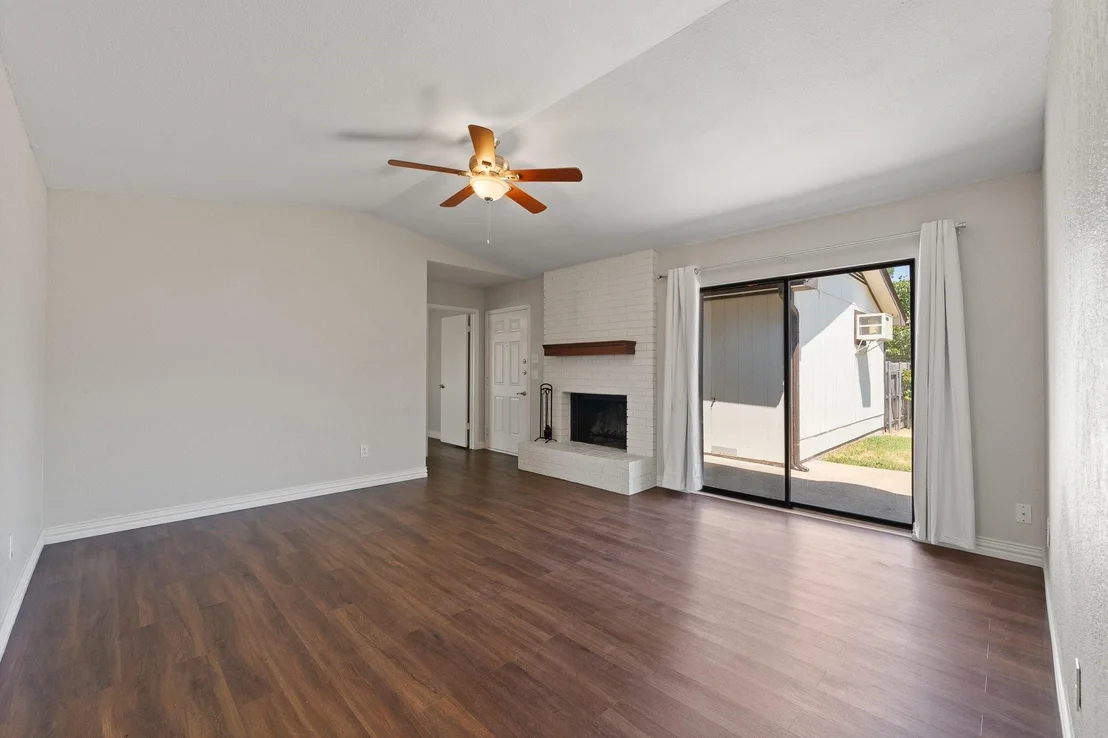 Photo of 433 Black Oak Lane