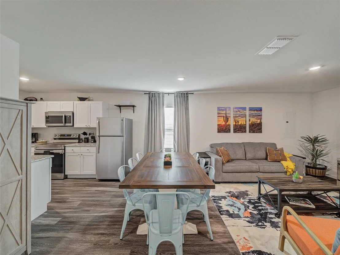 Photo of 921 W 9th Street