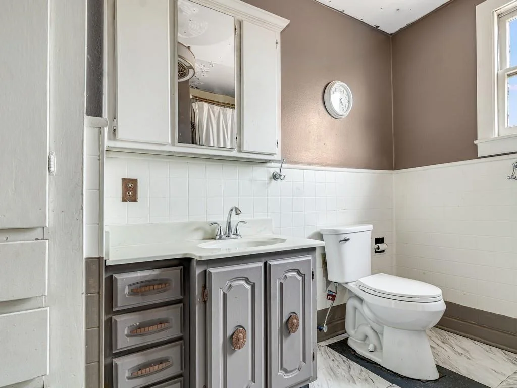 Photo of 112 W Hackberry Street