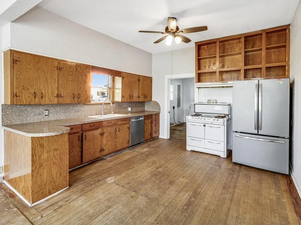 Photo of 112 W Hackberry Street